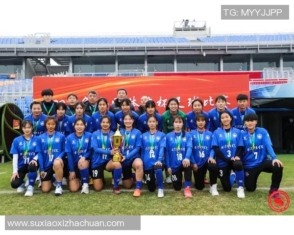 武汉足球队在邀请赛中的团队协作表现分析与点评